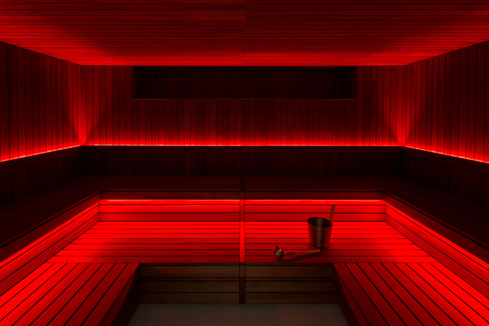 Sauna, Eisbad und Recovery-Fläche im ATHLETICA Bootcamp & Recovery
